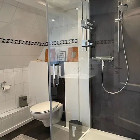 Gaestezimmer * אדנאו